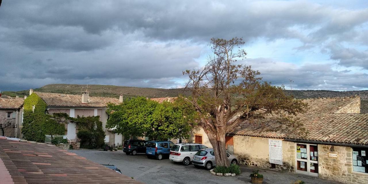 Auberge Le Lupin Blanc Revest-des-Brousses Exterior photo